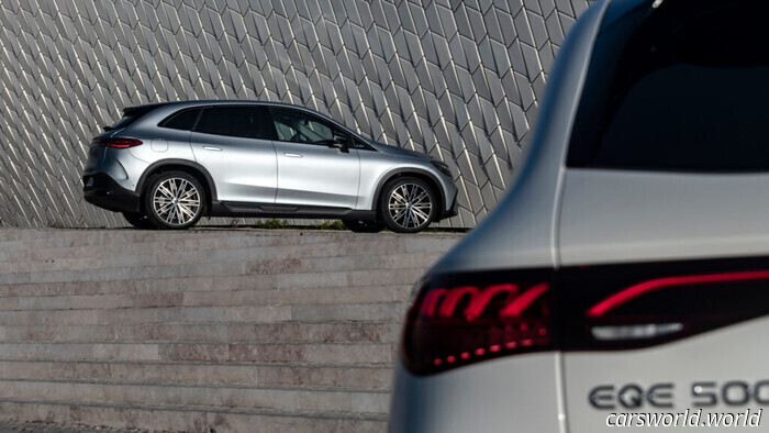 Mercedes sta silenziosamente tirando la spina a due delle sue auto elettriche più recenti | Carscoops